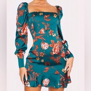 PrettyLittleThing NWT Emerald Green Ploral Satin Long Sleeve Button Dom Bodycon